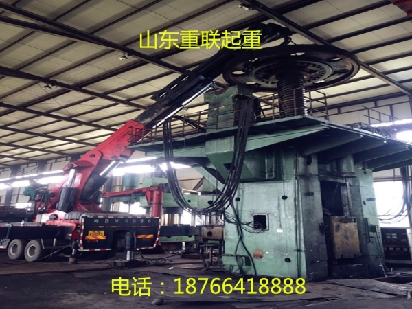 600T大型压力机吊装